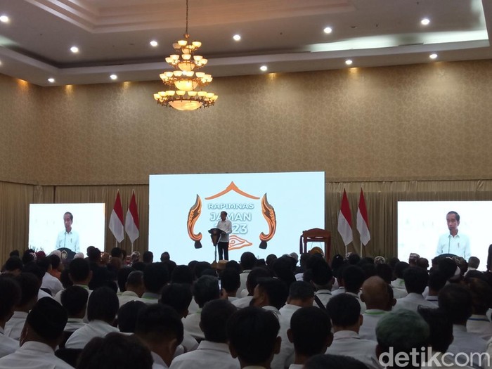 Presiden Jokowi saat menghadiri Rapimnas relawan JAMAN di Cirebon