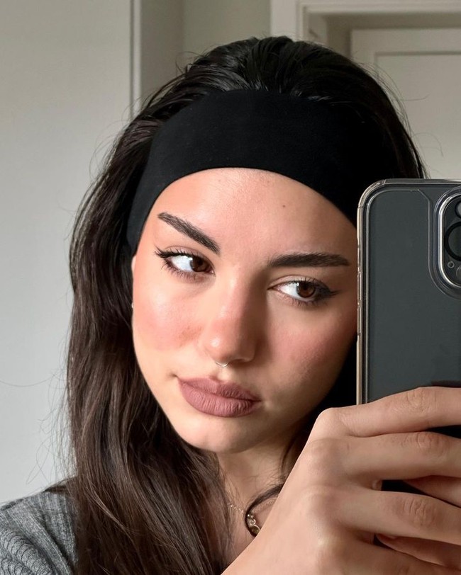 Meski begitu Raquel menekankan bahwa ia bukan ingin jadi influencer semata-mata karena lebih mudah atau menghasilkan. Foto: Instagram @reitxmakeup