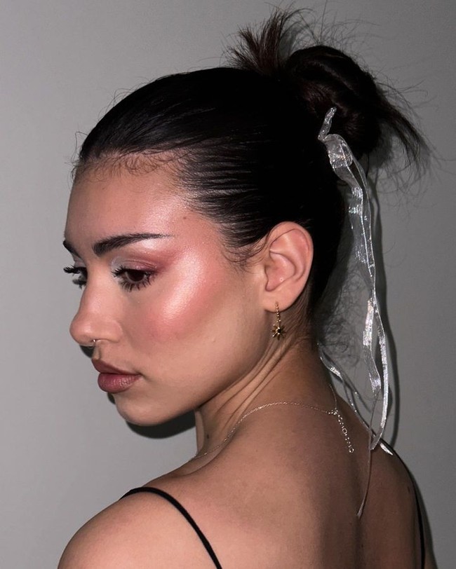 Aku memang tidak pernah ingin (belajar) di situ sejak awal. Aku menggunakan semua pinjaman pelajarku untuk berbagai palet (makeup) dan fokus pada makeup, ujarnya dilansir The Sun. Foto: Instagram @reitxmakeup