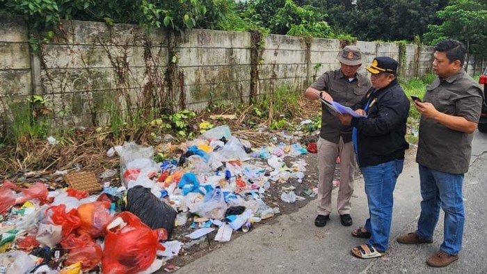 Sampah yang menumpuk di Kota Pekanbaru. (Dok DLHK Pekanbaru)