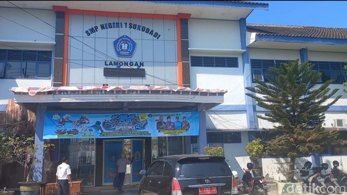 Sekolah di Lamongan yang gurunya sempat cukur rambut siswi gegara tak pakai ciput.