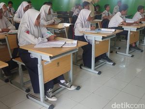 Rambut Belasan Siswi SMP Sukodadi Dicukur Pitak Gegara Tak Berciput