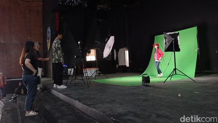 Suasana pembuatan video klip 14 lagu edukasi karya anak-anak Tasikmalaya.