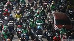 Sudah Ada LRT, Lalin Jalan Gatsu Tetap Macet Pagi Ini