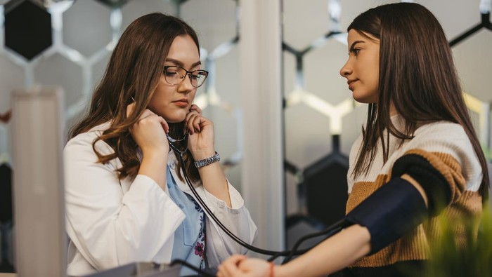 Viral Cuplikan Sinetron Tensi 143/165 Bikin Gaduh, Normalnya Berapa Sih?