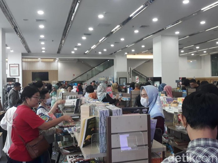 Toko Buku Gunung Agung Tutup