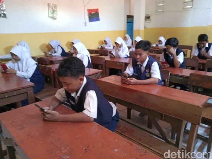 Try out ANBK di salah satu sekolah swasta Surabaya Utara.