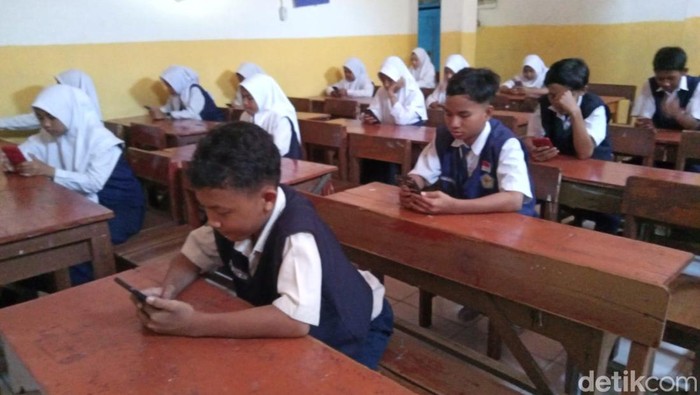 Try out ANBK di salah satu sekolah swasta Surabaya Utara.