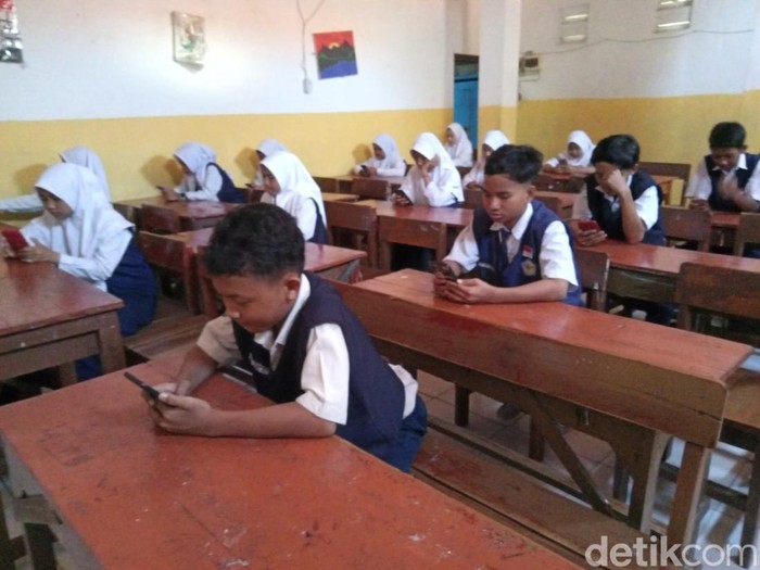 Try out ANBK di salah satu sekolah swasta Surabaya Utara.
