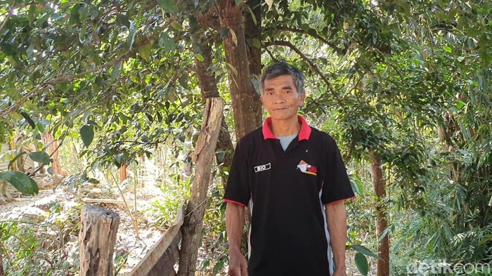 Tupan, satu dari dua KK penghuni terakhir Bukit Suru, Kampung, Kapanewon Ngawen, Gunungkidul, Senin (28/8/2023).