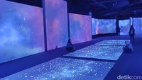 Selama 42 menit, pengunjung akan dibuai dengan karya lukisan Van Gogh. Permainan lampu, musik dan wewangian digubah menjadi suatu karya yang indah.  (bonauli/detikcom)