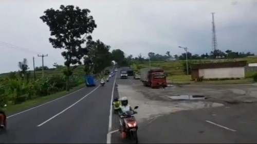 Tangkapan layar sebuah vidio konvoi moge berdurasi 30 detik yang viral di media sosial, Selasa (29/8/2023).