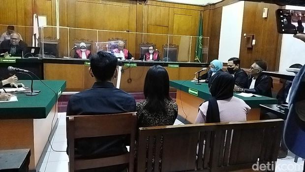 Vonis terdakwa kebaya merah dan threesome