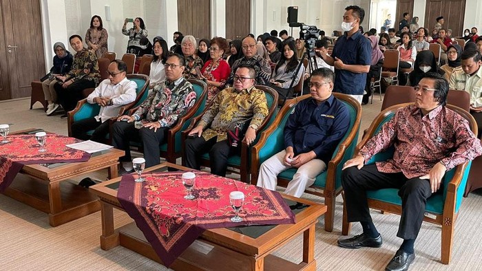 Agrodana Futures Gandeng Universitas Gadjah Mada Agrodana Futures menjalin kerjasama dengan Universitas Gadjah Mada membentuk Commodity Derivative Interest Group. Acara itu juga dihadiri ratusan mahasiswa.