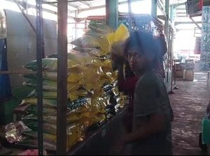 Bulog Gelontor Beras Murah di Pasar Tradisional Probolinggo