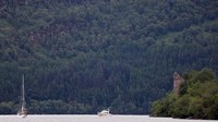 Peserta menerbangkan drone dengan kamera inframerah di atas Loch Ness dan menggunakan hidrofon untuk mendeteksi suara di bawah air.  