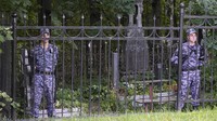 Pemakaman bos Wagner itu mendapat penjagaan ketat dari tentara Rusia. 