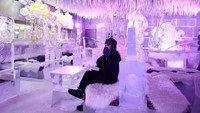 Saat berlibur ke Dubai, traveler wajib singgah ke Chillout Ice Cafe.  