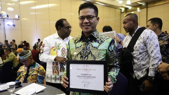 Bupati Bandung Dadang Supriatna