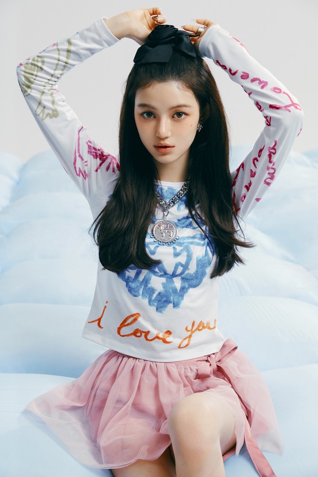 Pesona Danielle NewJeans memikat banyak penggemar. Photocard-nya pun menjadi buruan. Foto: Instagram