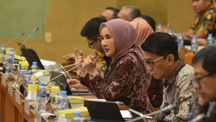 Direktur Utama Pertamina Nicke Widyawati mengungkapkan PT Pertamina (Persero) terus mencanangkan Program Langit Biru dengan mengembangkan bahan bakar kendaraan berbasis nabati atau bioenergi.