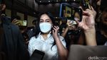 Disebut Dalam Surat Dakwaan, Istri Rafael Alun Bungkam
