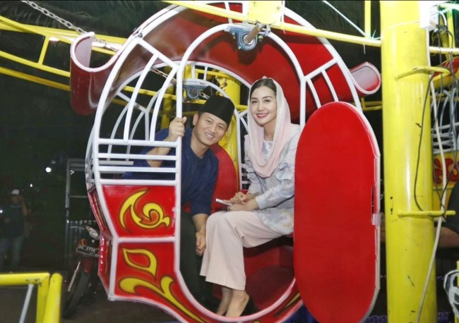 Selain aktif berkegiatan sebagai pejabat pemerintah, Novita juga seorang pengusaha. Dia mendirikan brand fashion hijab Merayu. Foto: Instagram/@novitamochamad