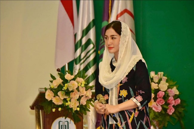 Novita juga pendiri UPRINTIS, sebuah komunitas UMKM perempuan yang memberdayakan para pengrajin maupun pengusaha kecil. Foto: Instagram/@novitamochamad