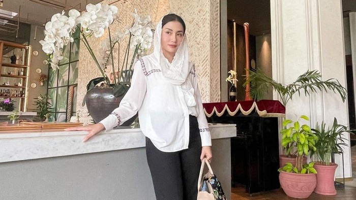 Istri Bupati Trenggalek Novita Mochamad