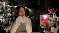 Ketika berulang tahun pada Juli lalu, artis blasteran Indonesia-Belanda ini sempat merayakan dengan makan malam cantik bersama sang pacar. Foto: Instagram @jennifercoppenreal20