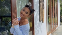 Sebelum hamil dan melahirkan, artis yang lahir di Bali ini sempat menikmati es kopi susu. Foto: Instagram @jennifercoppenreal20