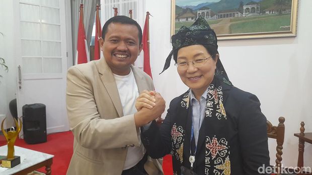 Kala Wali Kota Distrik Eunpyeong Seoul Korea Selatan Asik Menikmati Seni Tarawangsa