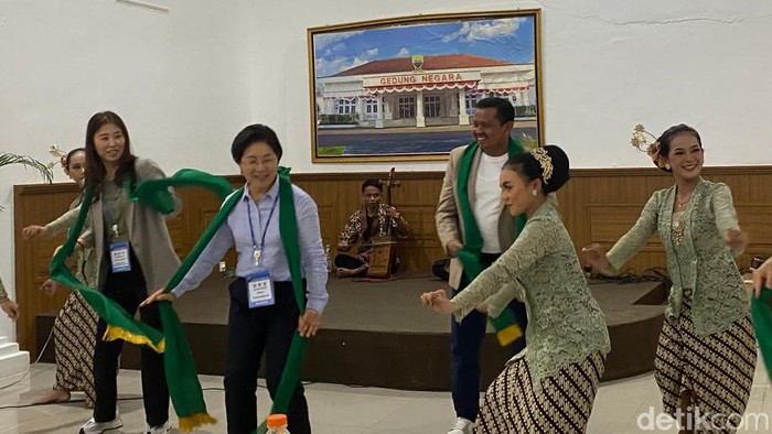 Kala Wali Kota Distrik Eunpyeong Seoul Korea Selatan Asik Menikmati Seni Tarawangsa