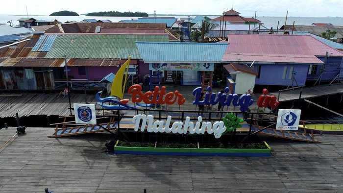 Kampung atas air Malahing binaan PT Pupuk Kalimantan Timur (Pupuk Kaltim) meraih Juara 3 kategori Kampung Wisata Maju pada ajang Anugerah Desa Wisata Indonesia (ADWI) 2023