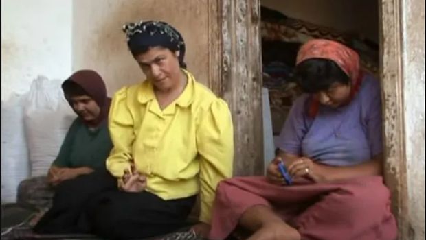 Keluarga Ulas di Turki, berjalan dengan cara merangkak.