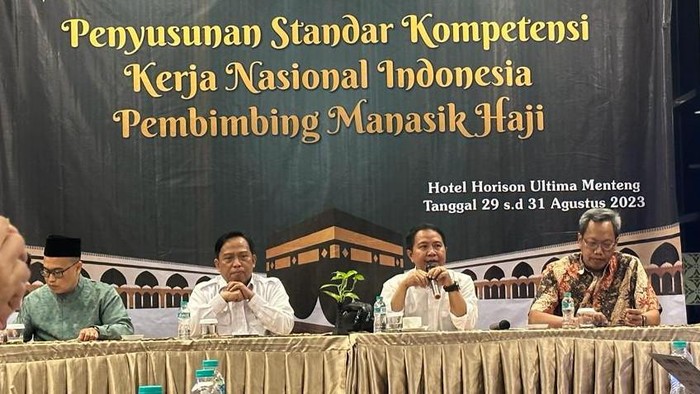 Kementerian Agama (Kemenag) mengubah standar kompetensi pembimbing ibadah haji menjadi Standar Kompetensi Kerja Nasional Indonesia (SKKNI).
