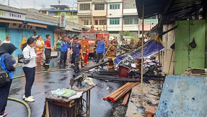 Kondisi kios yang terbakar di Pajak Mini Tebing Tinggi. (Foto: Dok. Polres Tebing Tinggi).