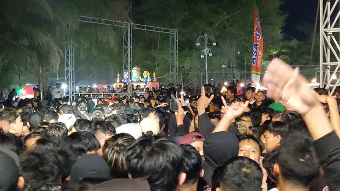 Konser Happy Asmara di Hari Jadi Trenggalek yang digelar di Alun-alun Trenggalek pada Selasa (30/8/2023) malam.