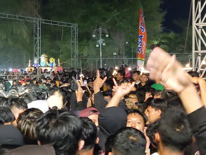 Konser Happy Asmara di Hari Jadi Trenggalek yang digelar di Alun-alun Trenggalek pada Selasa (30/8/2023) malam.