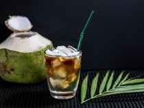 Kopi Campur Air Kelapa Rasanya Lebih Segar dan Menyehatkan