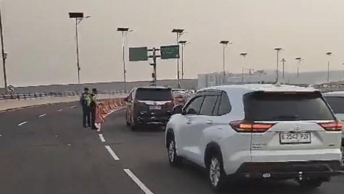 Lalin di Terminal 3 Keberangkatan Bandara Soetta Padat Pagi Ini
