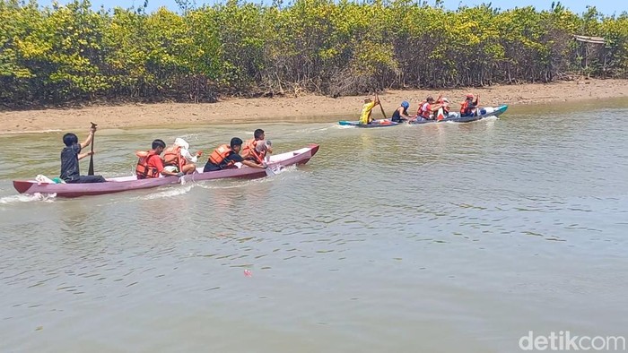 lomba perahu dayung peringati hut ri