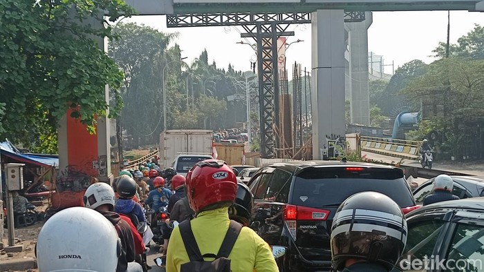 Macet di Pondok Pinang gegara proyek galian