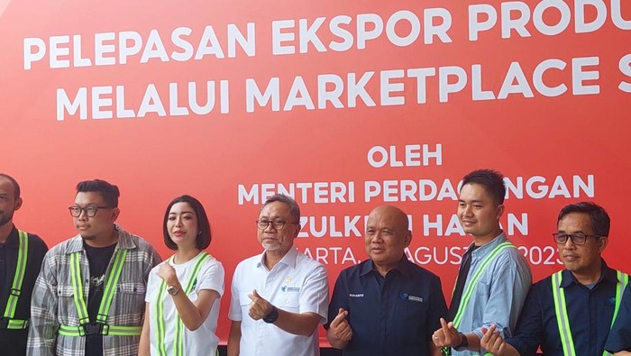 Mendag Zulhas melepas ekspor produk UMKM dari Gudang Shopee ke 9 negara.