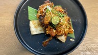 Pencinta pedas bisa mencicipi menu rica iga bakar dan Pasta Tuna Pedas yang disajikan dengan sambal matah. Foto: detikcom/Riska Fitria