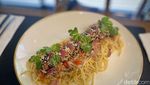 Ada Salmon Acar Kuning dan Cake Belelehan Cokelat Lumer di Restoran Ini
