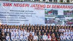 Momen Jokowi Didampingi Ganjar Kunjungi SMKN Gratis di Semarang