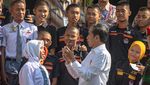 Momen Jokowi Didampingi Ganjar Kunjungi SMKN Gratis di Semarang