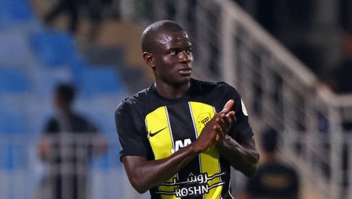 Ittihads French midfielder #07 NGolo Kante leaves the pitch after being substituted during the Saudi Pro League football match between Al-Ittihad and Al-Riyadh at the Prince Faisal Bin Fahd stadium in Riyadh on August 24, 2023. (Photo by Fayez NURELDINE / AFP)