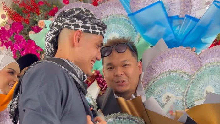 Pengantin Dapat Angpau Rp 32 Juta.